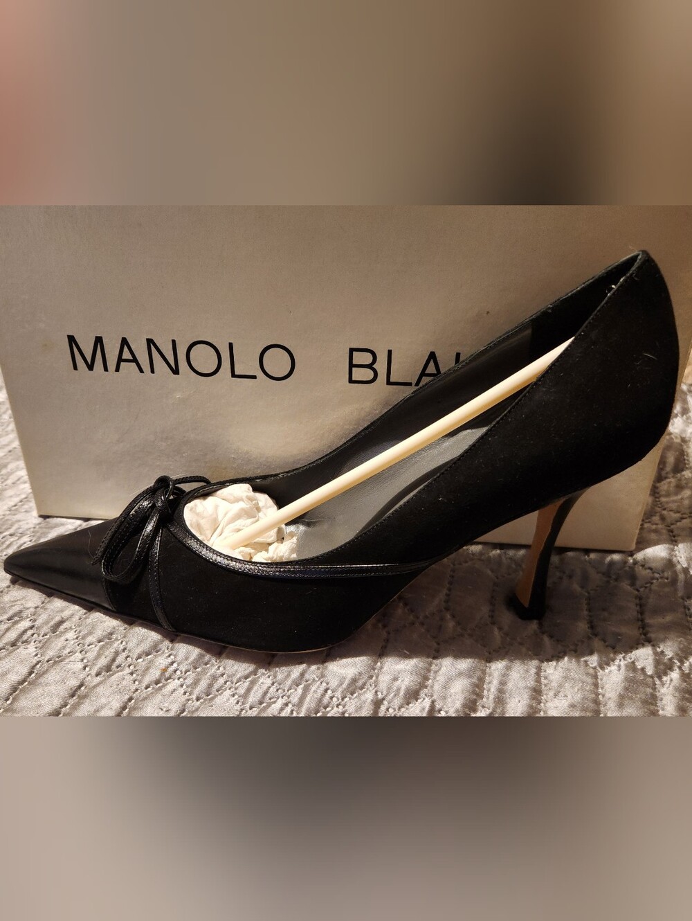 PRELOVED AUTHENIC Manolo Blahnik SIZE 38 Black Pointed Toe Bow Stiletto Pump